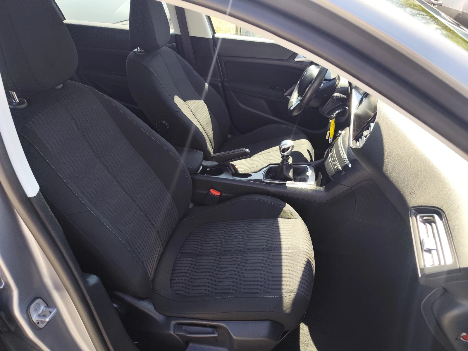 Peugeot 308 1.6HDi* LED* KLIMATRONIK* EURO5B* , снимка 12 - Автомобили и джипове - 54329765