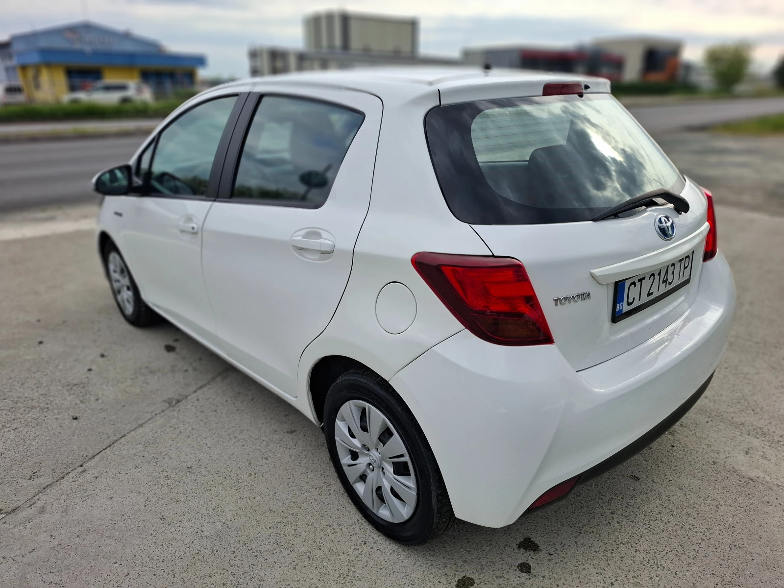 Toyota Yaris 1, 5i ХИБРИД , снимка 7 - Автомобили и джипове - 54409360