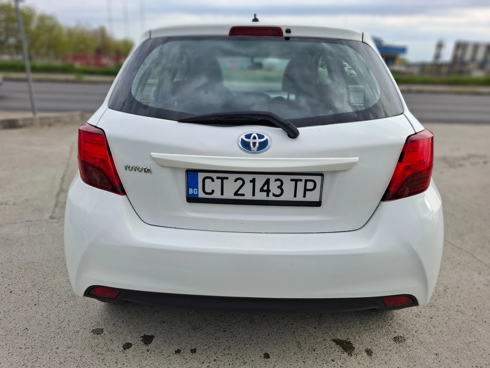 Toyota Yaris 1, 5i ХИБРИД , снимка 5 - Автомобили и джипове - 54409360