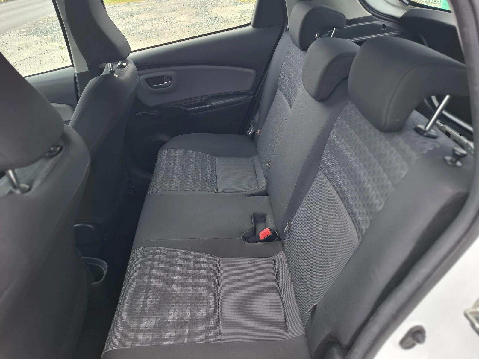 Toyota Yaris 1, 5i ХИБРИД , снимка 10 - Автомобили и джипове - 54409360