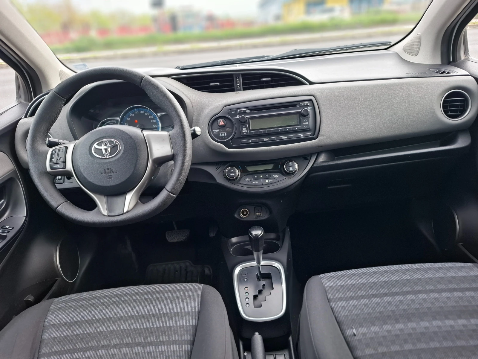 Toyota Yaris 1, 5i ХИБРИД , снимка 9 - Автомобили и джипове - 54409360