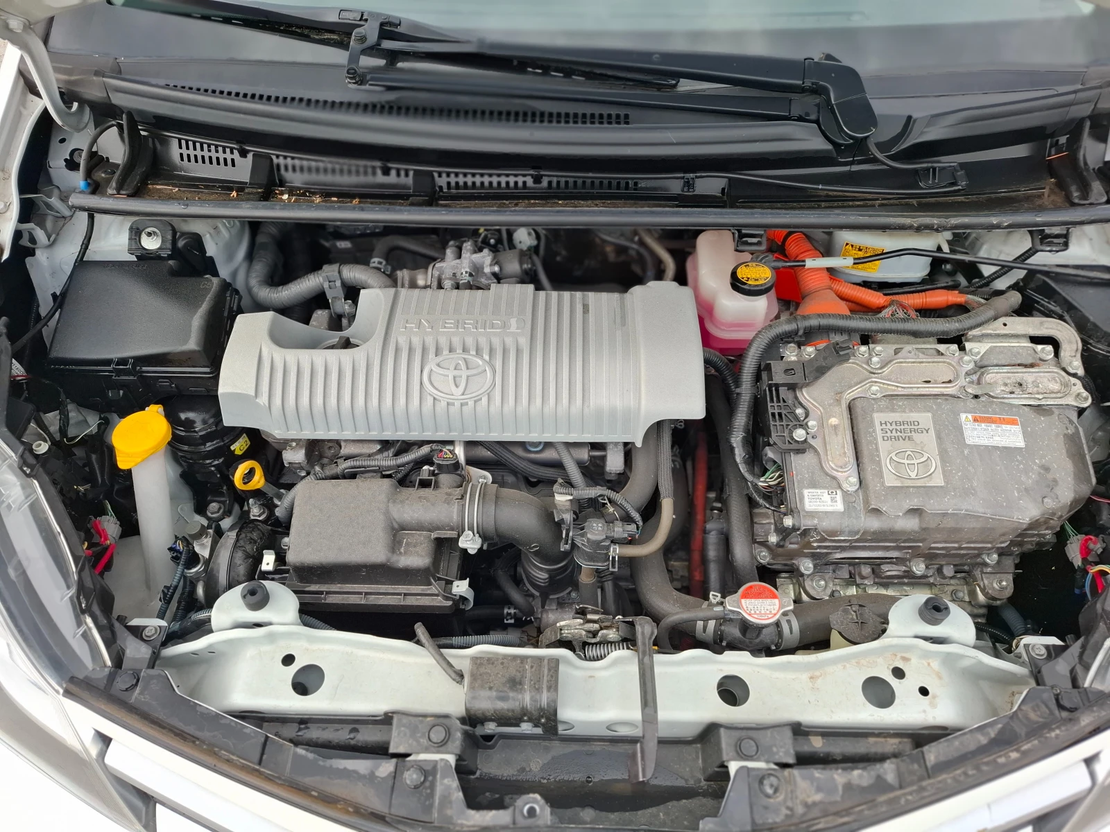 Toyota Yaris 1, 5i ХИБРИД , снимка 12 - Автомобили и джипове - 54409360