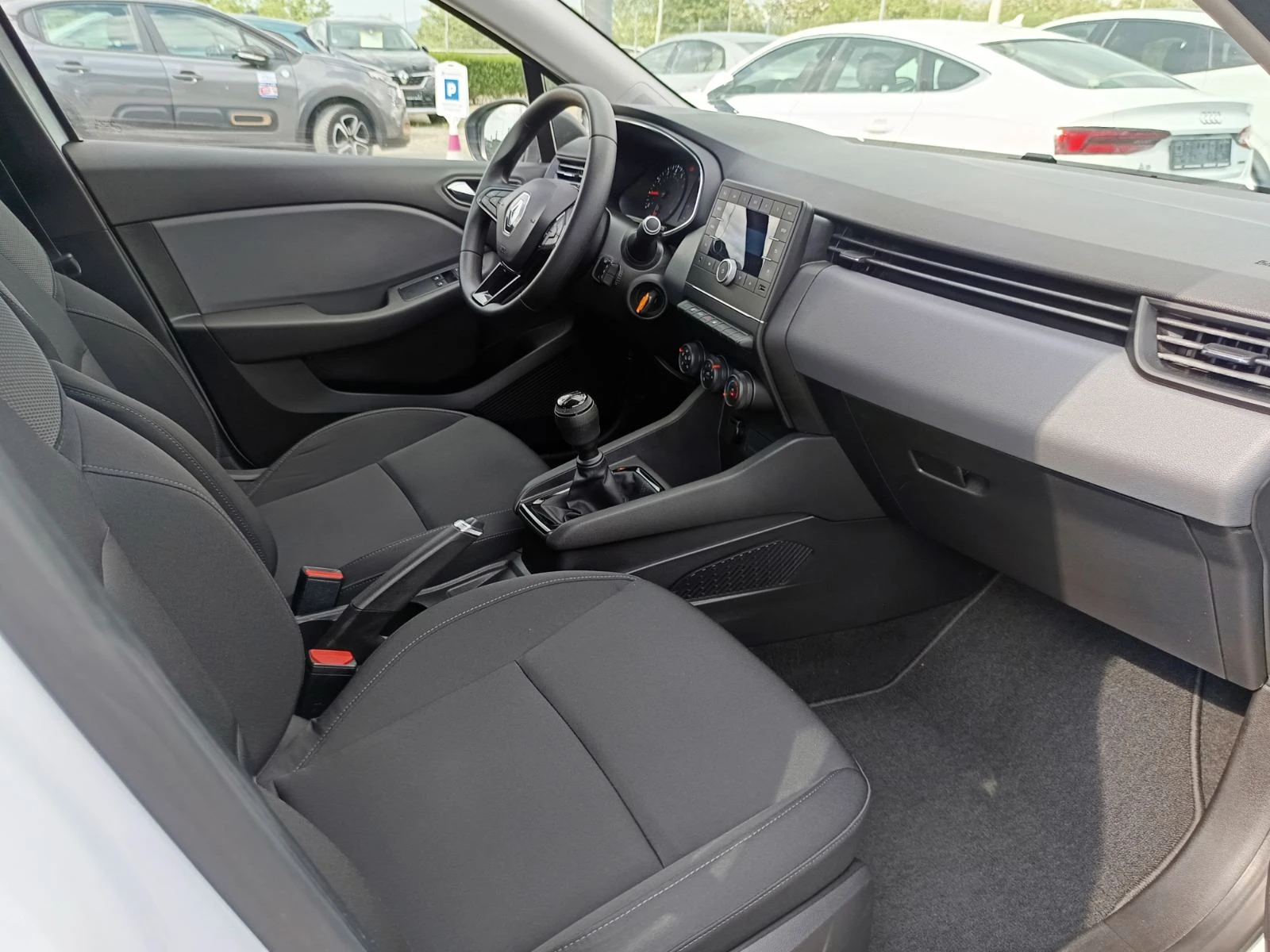 Renault Clio 1.0TCe/ 100к.с./Life, снимка 15 - Автомобили и джипове - 54702695
