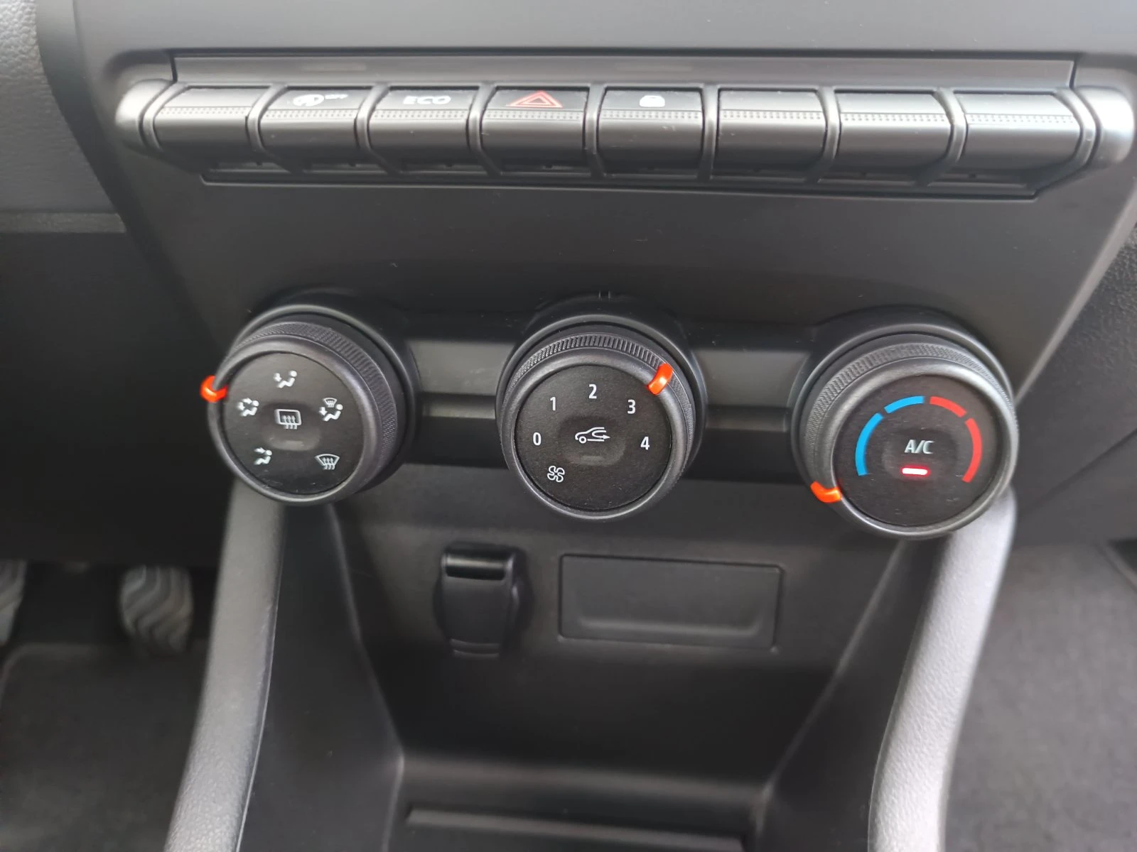 Renault Clio 1.0TCe/ 100к.с./Life, снимка 13 - Автомобили и джипове - 54702695