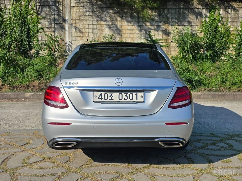 Mercedes-Benz E 300, снимка 4 - Автомобили и джипове - 55186285