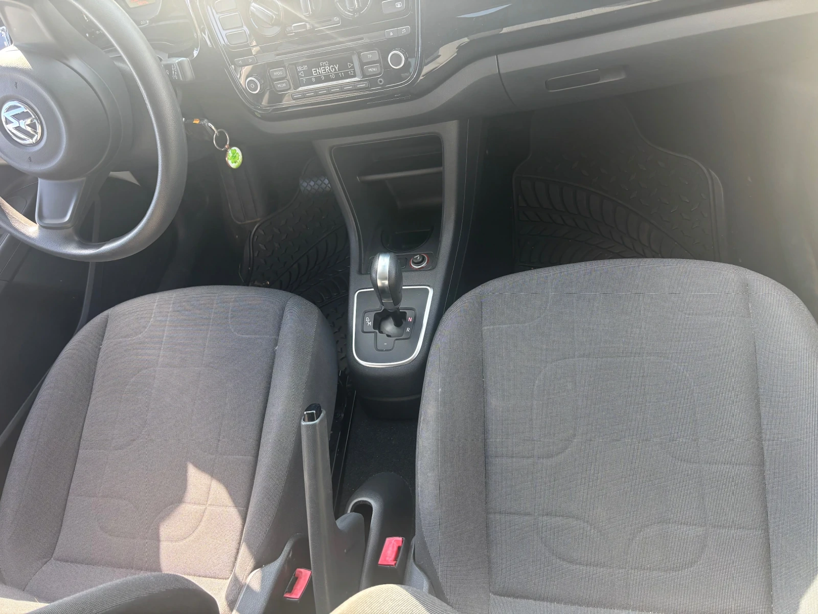 VW Up ТОП състояние нова, снимка 7 - Автомобили и джипове - 55645010