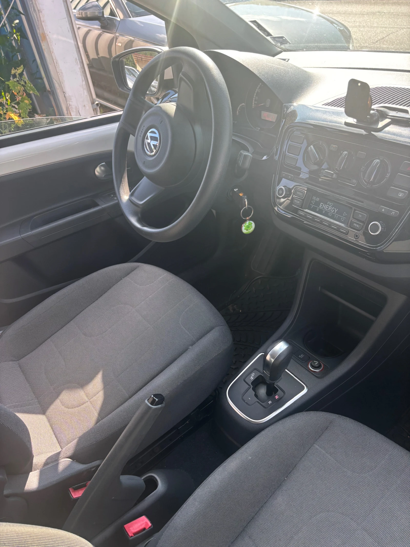 VW Up ТОП състояние нова, снимка 6 - Автомобили и джипове - 55645010