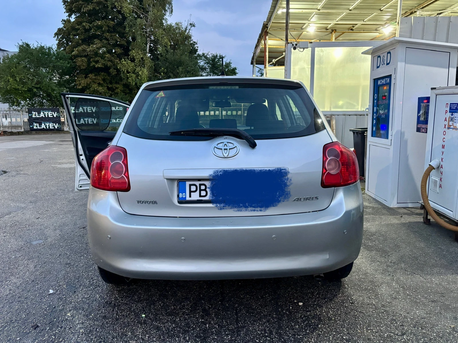 Toyota Auris + Газова уредба, снимка 4 - Автомобили и джипове - 56028251