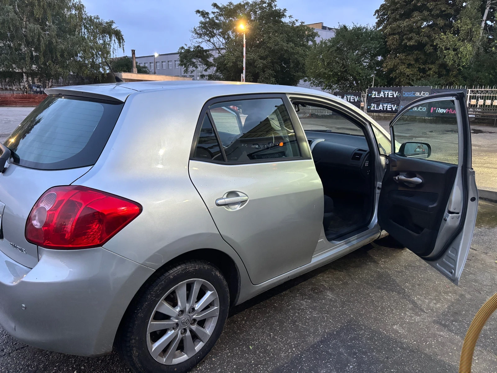 Toyota Auris + Газова уредба, снимка 3 - Автомобили и джипове - 56028251