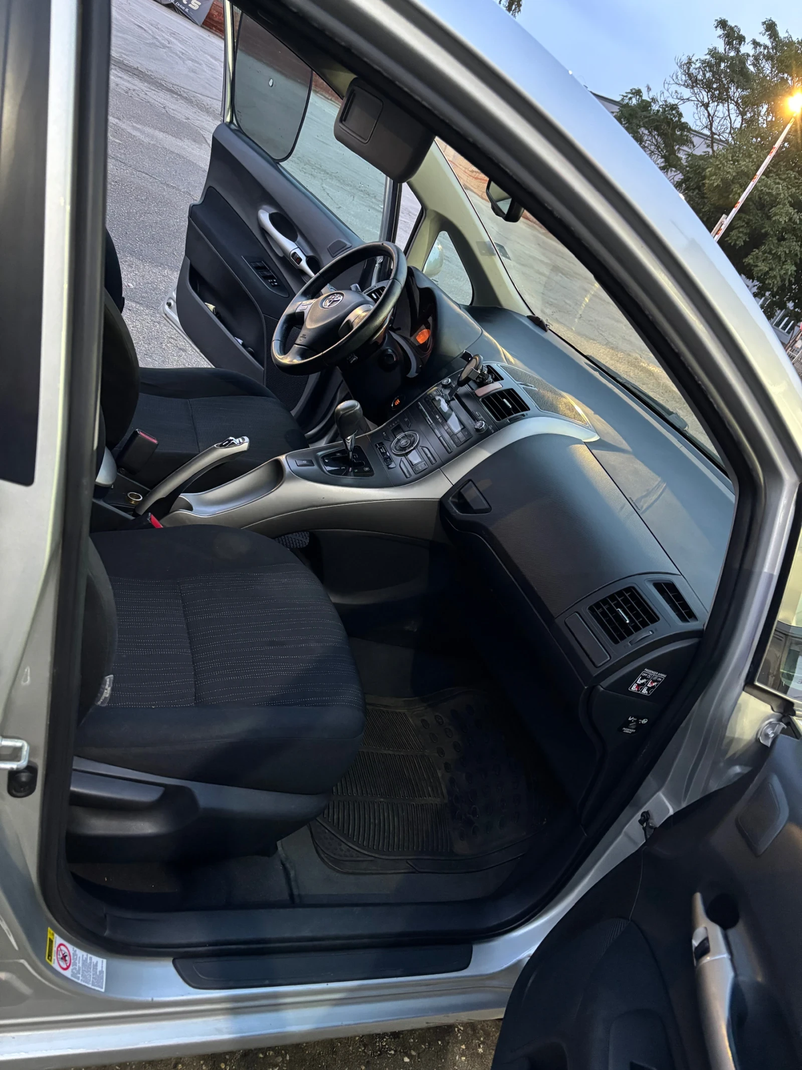 Toyota Auris + Газова уредба, снимка 2 - Автомобили и джипове - 56028251