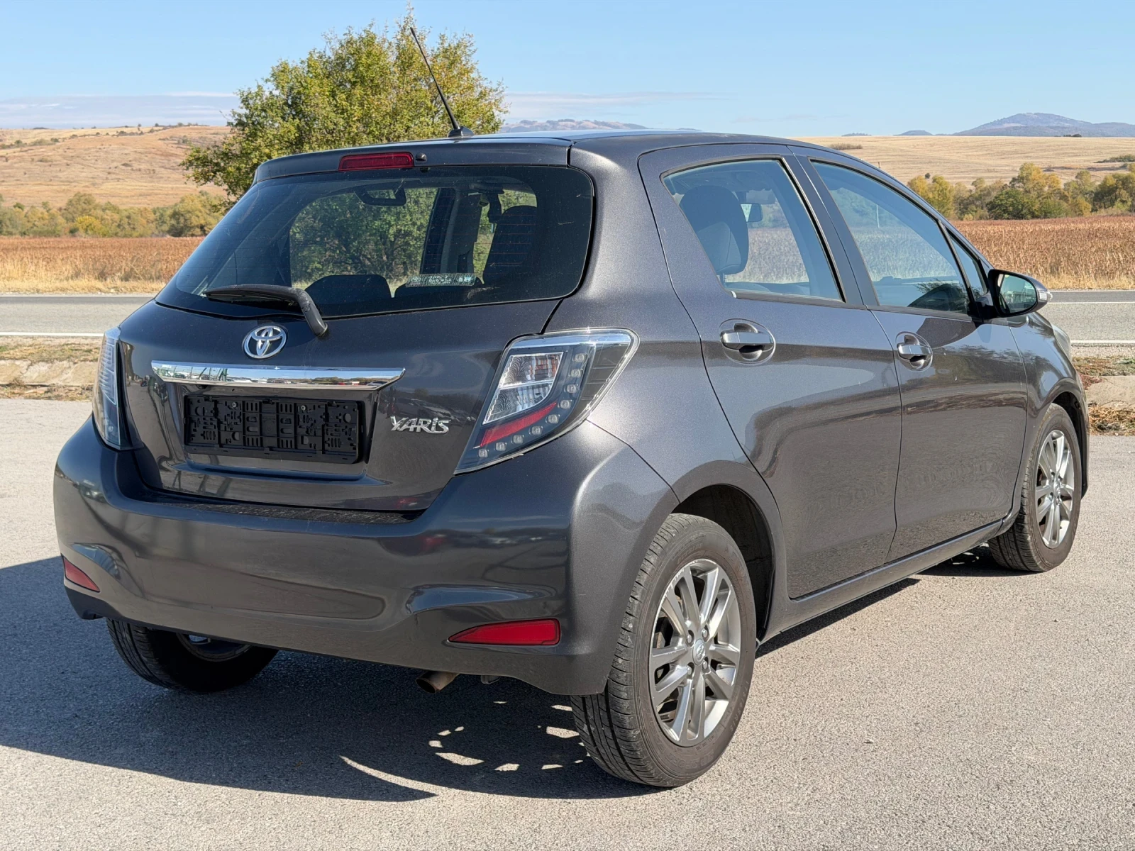 Toyota Yaris 1.4 D4D, снимка 5 - Автомобили и джипове - 56593580