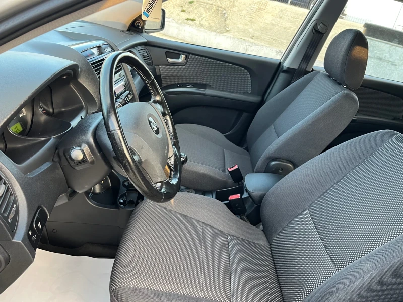 Kia Sportage 2.0i, снимка 7 - Автомобили и джипове - 48910657