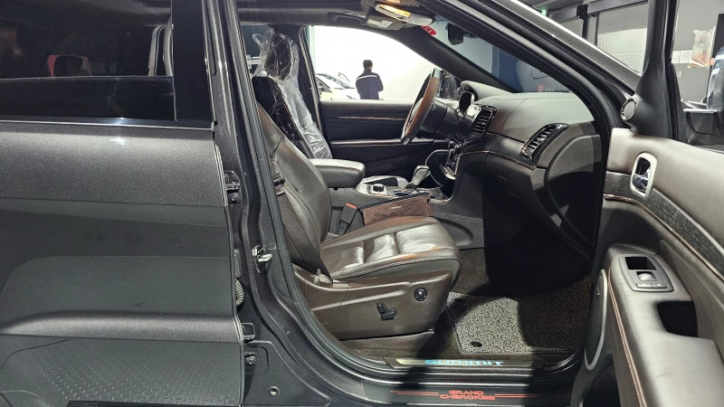 Jeep Grand cherokee 3.6 SUMMIT WK2 autogeorge.com, снимка 9 - Автомобили и джипове - 52799969