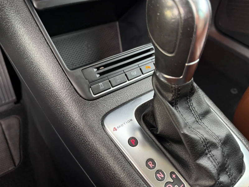 VW Tiguan 2.0TDI / 140 hp /4x4 / Park assist /Face/Top, снимка 15 - Автомобили и джипове - 52976581