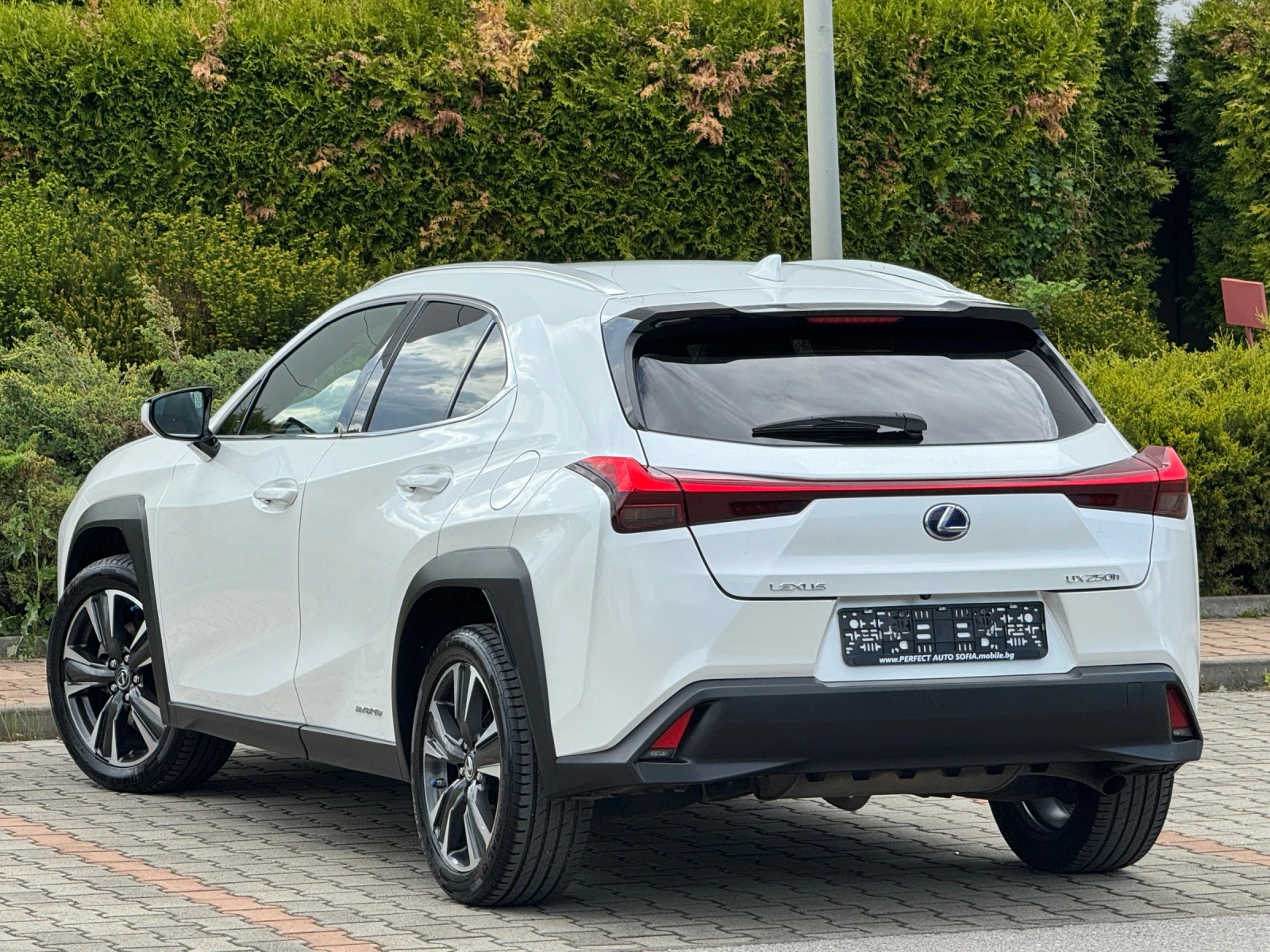Lexus UX 250h 2.0HYBRID-184КС-KEYLESS-ПОДГРЕВ-НАВИ-LED-99X.KM!!  - изображение 3