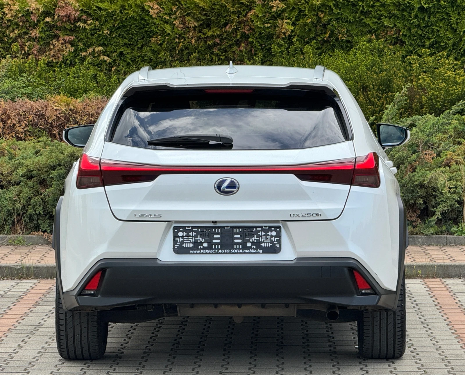 Lexus UX 250h 2.0HYBRID-184КС-KEYLESS-ПОДГРЕВ-НАВИ-LED-99X.KM!!  - изображение 4