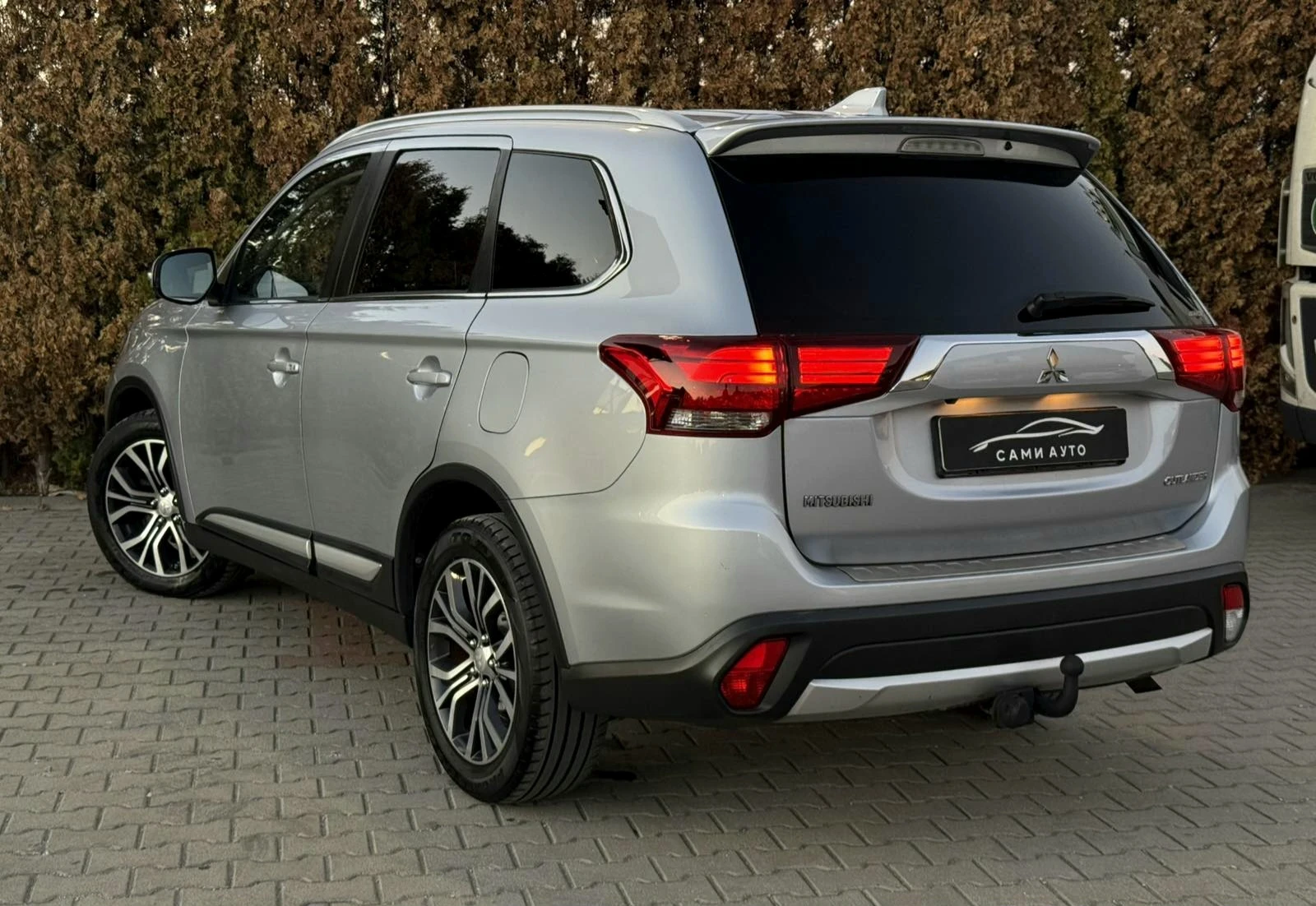 Mitsubishi Outlander Edition 100+ /4x4 - изображение 5