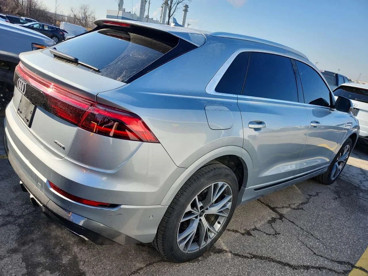 Audi Q8 PROGRESSIV| PANO| ОБДУХВАНЕ| 2 КЛЮЧА| AMBIENT, снимка 3 - Автомобили и джипове - 54225166