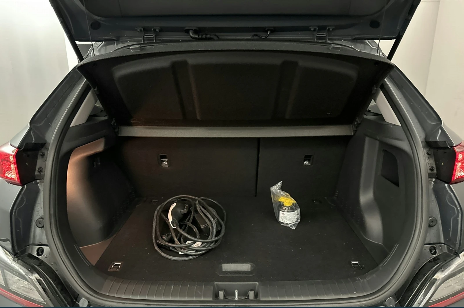 Hyundai Kona + зимни гуми, трифазна, снимка 6 - Автомобили и джипове - 54566419