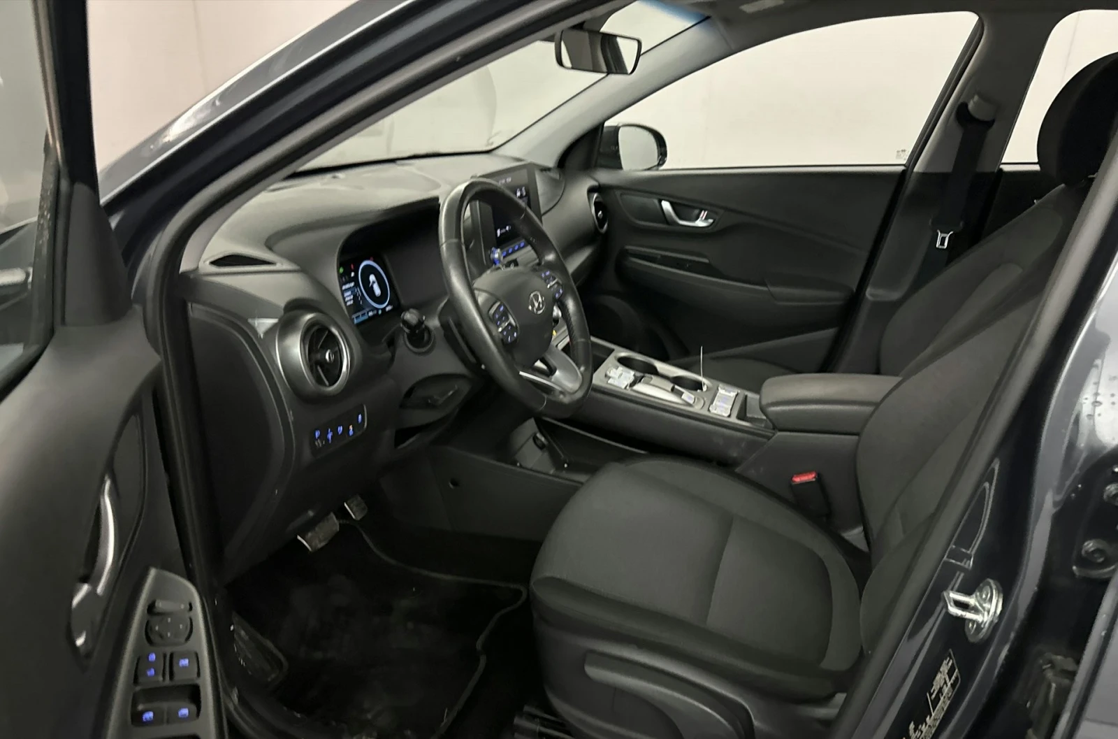 Hyundai Kona + зимни гуми, трифазна, снимка 7 - Автомобили и джипове - 54566419