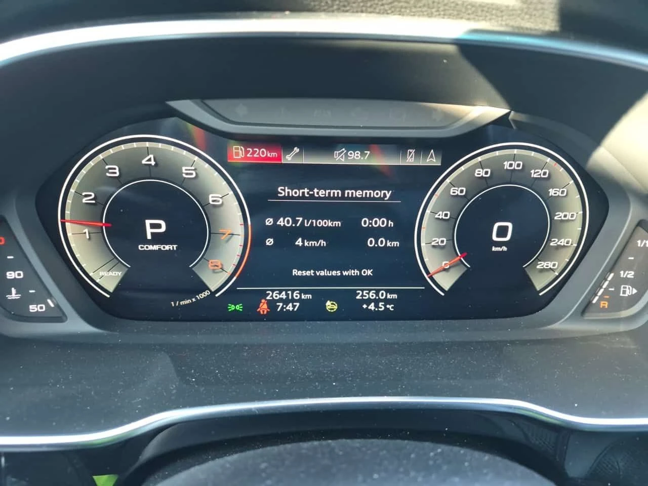Audi Q3 S-LINE TECHNIK| PANO| 360CAM| 2 КЛЮЧА| , снимка 9 - Автомобили и джипове - 54651273