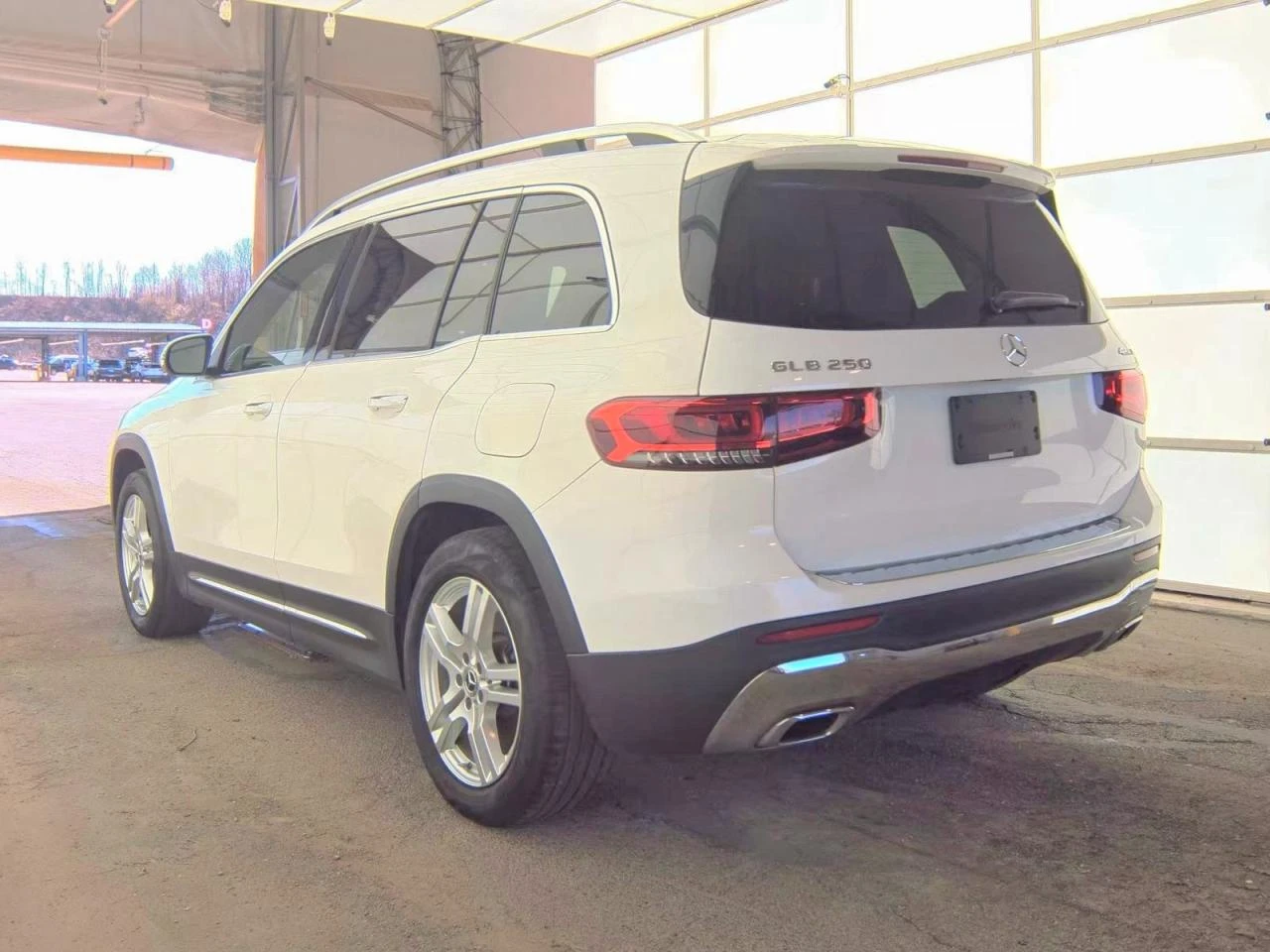 Mercedes-Benz GLB 250 4MATIC / ЛИЗИНГ, снимка 3 - Автомобили и джипове - 54693735