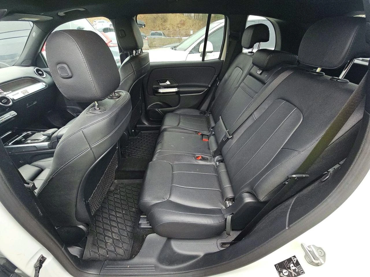 Mercedes-Benz GLB 250 4MATIC / ЛИЗИНГ, снимка 6 - Автомобили и джипове - 54693735