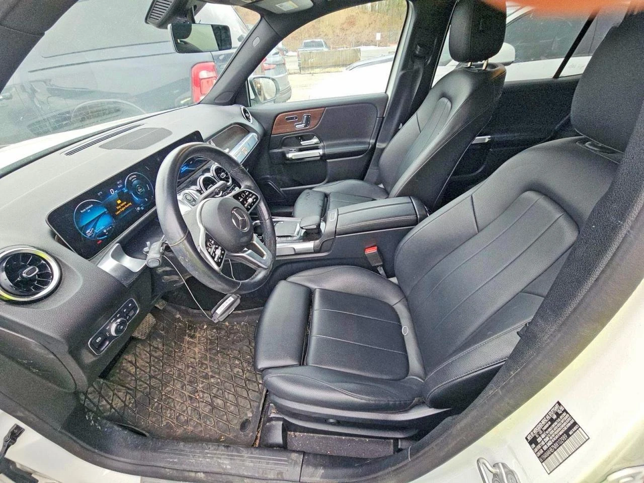 Mercedes-Benz GLB 250 4MATIC / ЛИЗИНГ, снимка 11 - Автомобили и джипове - 54693735