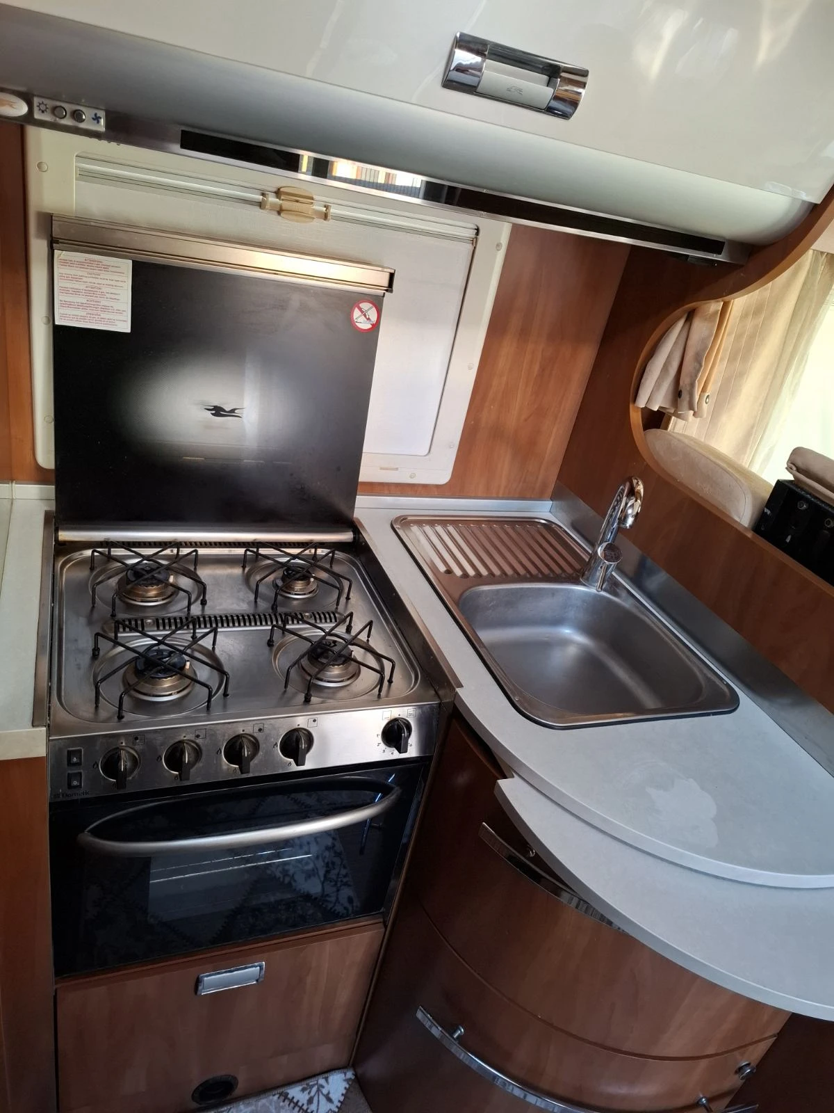 Кемпер Laika Kreos 3008, снимка 12 - Каравани и кемпери - 54340157