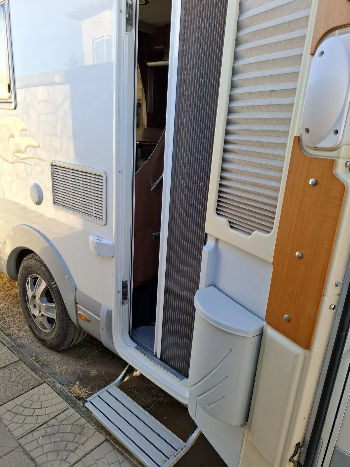 Кемпер Laika Kreos 3008, снимка 14 - Каравани и кемпери - 54340157