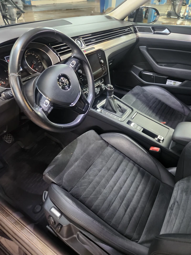 VW Passat, снимка 17 - Автомобили и джипове - 47357256