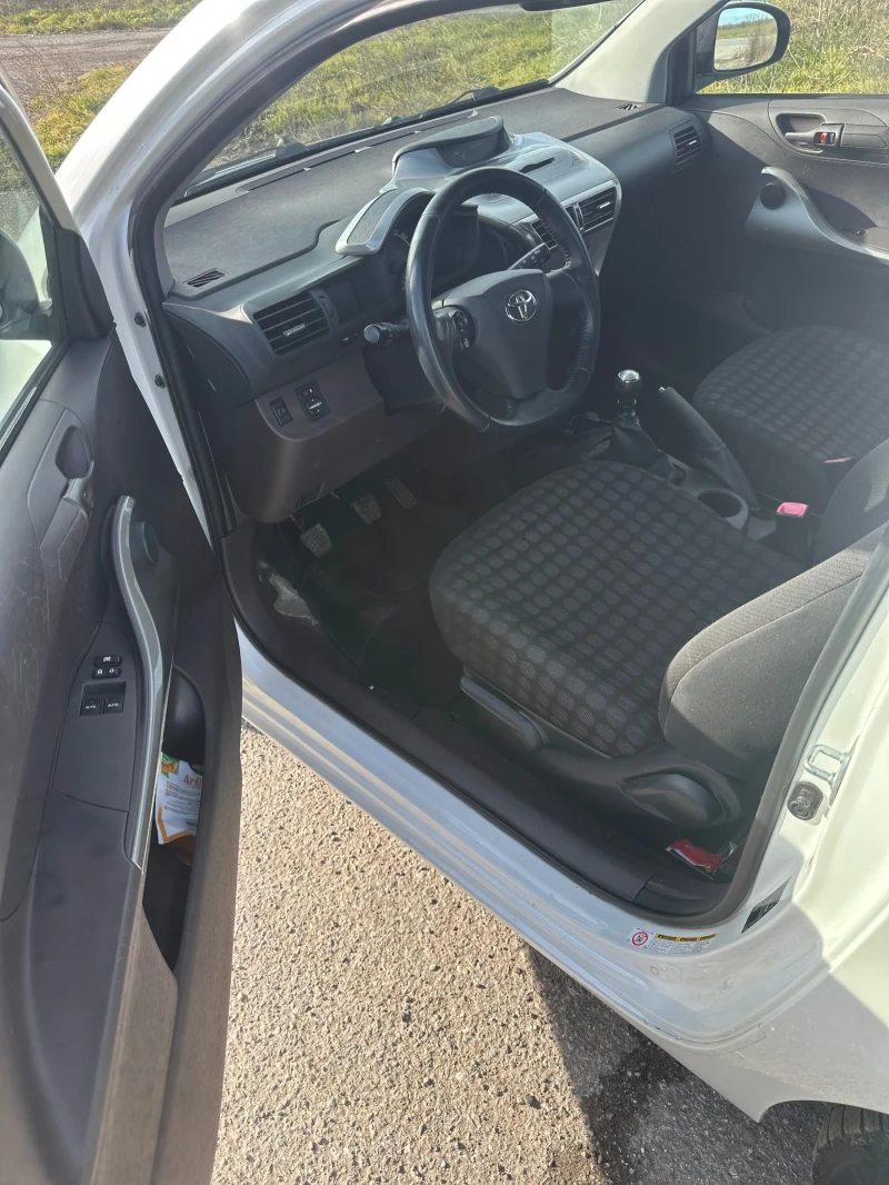 Toyota IQ 1.0 VVTI , снимка 7 - Автомобили и джипове - 48575764