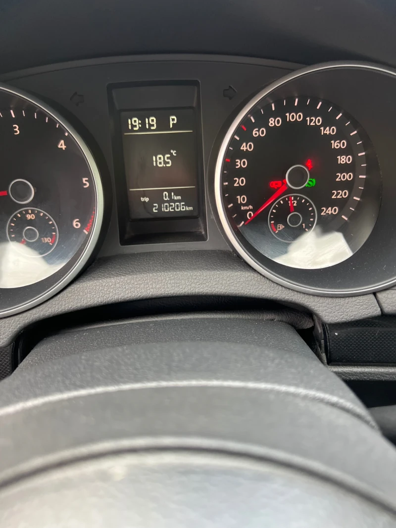 VW Golf * 1.6 TDI* 105hp* DSG* , снимка 14 - Автомобили и джипове - 52021631