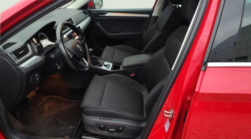 Skoda Superb 2.0, снимка 13 - Автомобили и джипове - 52768568