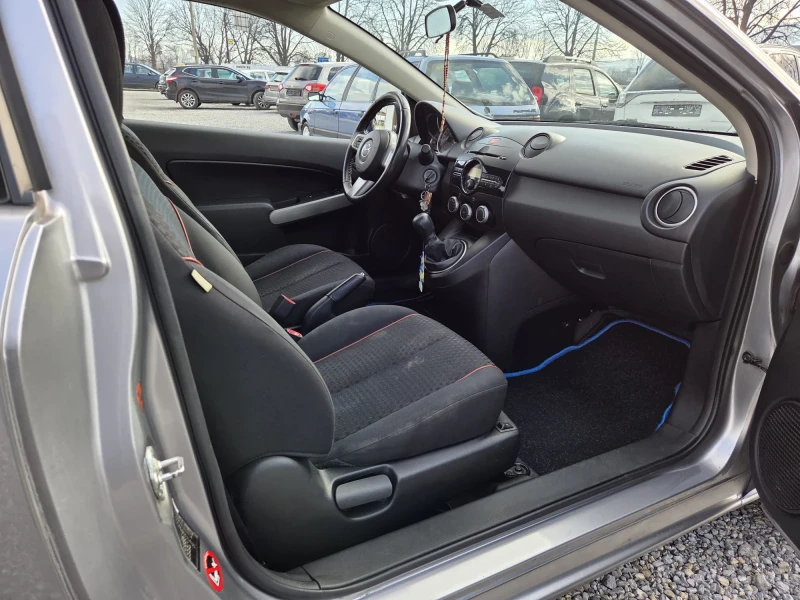 Mazda 2, снимка 8 - Автомобили и джипове - 53248270