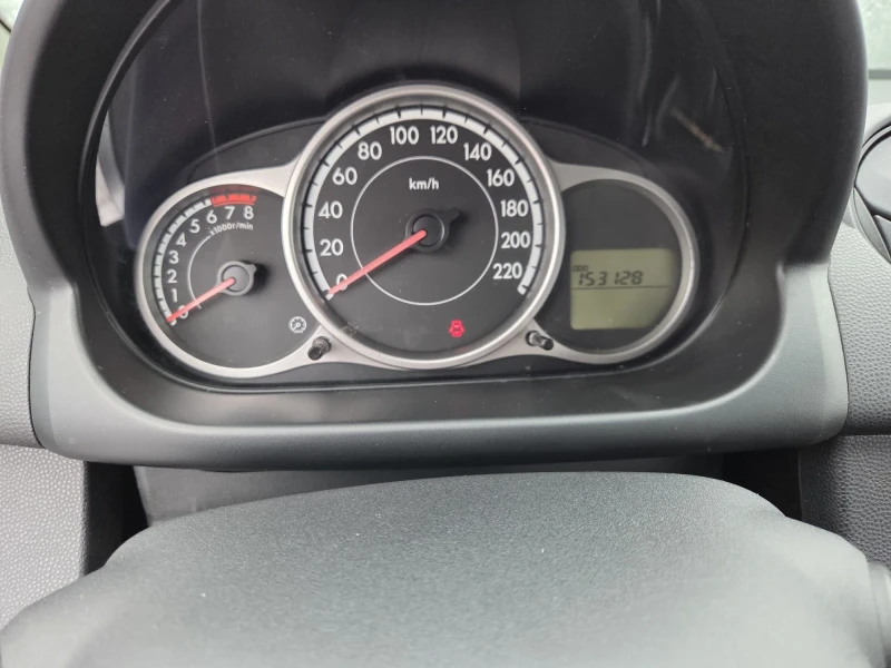 Mazda 2, снимка 11 - Автомобили и джипове - 53248270