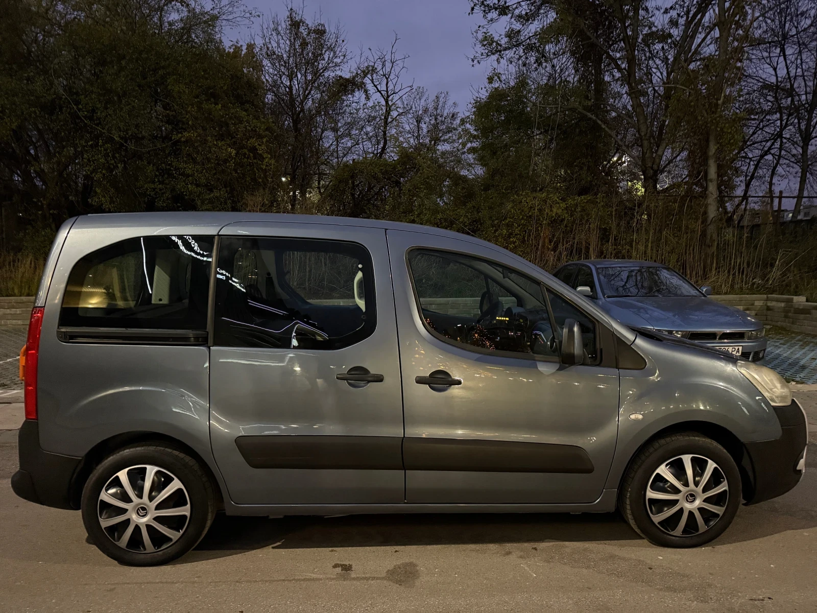 Citroen Berlingo 110 коня 5+ 1 XTR 2 странични врати!!!220хил км!! - изображение 4