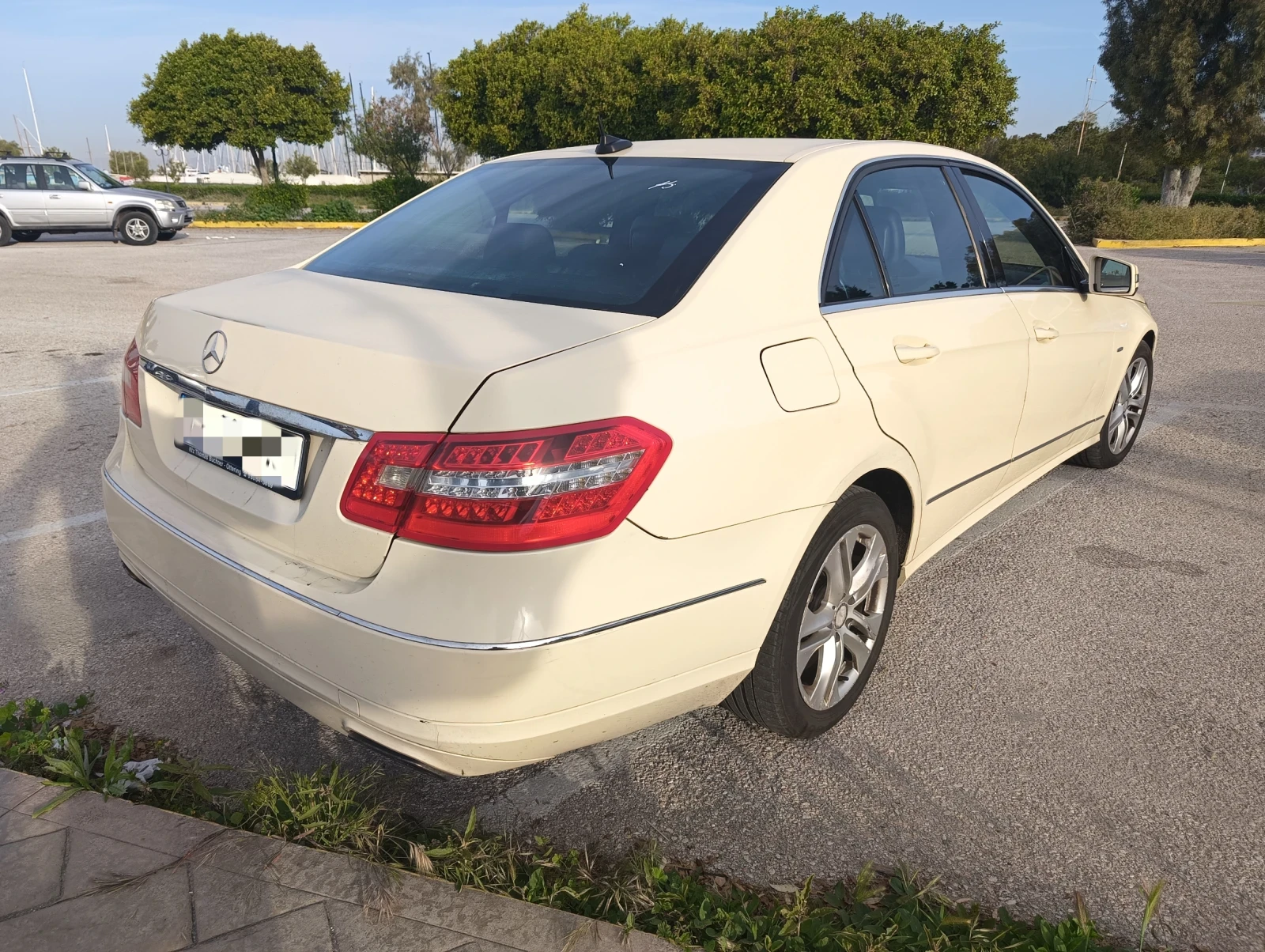 Mercedes-Benz E 200  - изображение 4