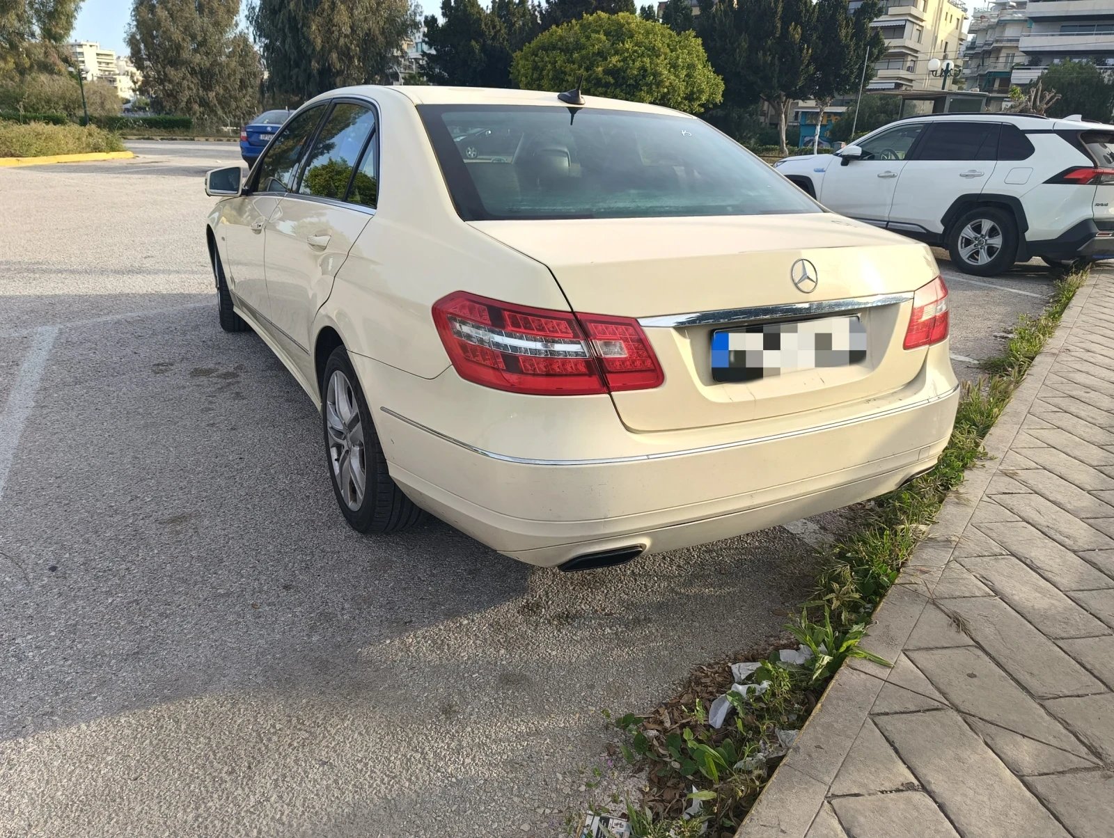 Mercedes-Benz E 200  - изображение 3