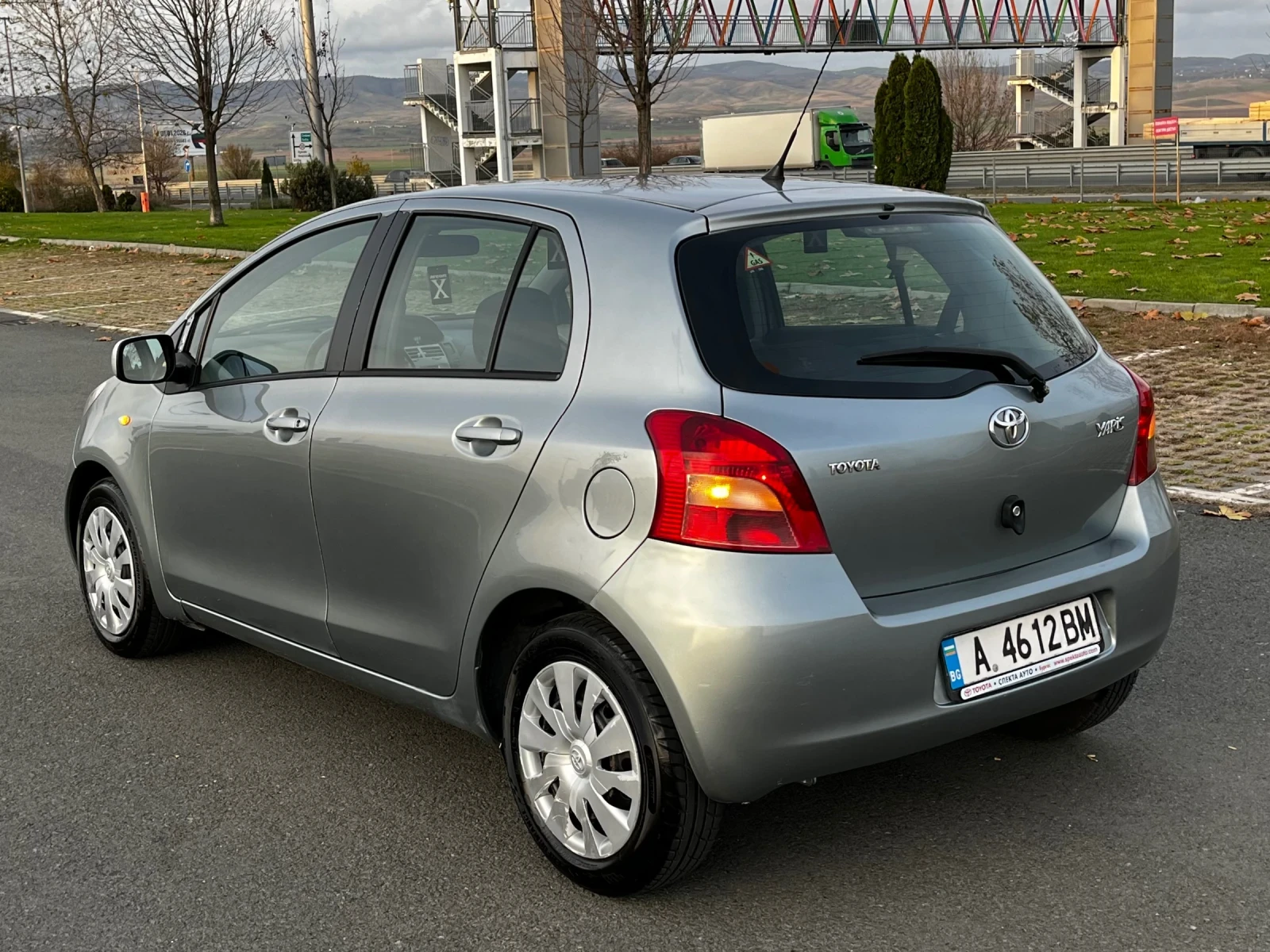 Toyota Yaris 1.3VVT-I/ГАЗ-БЕНЗИН - изображение 5