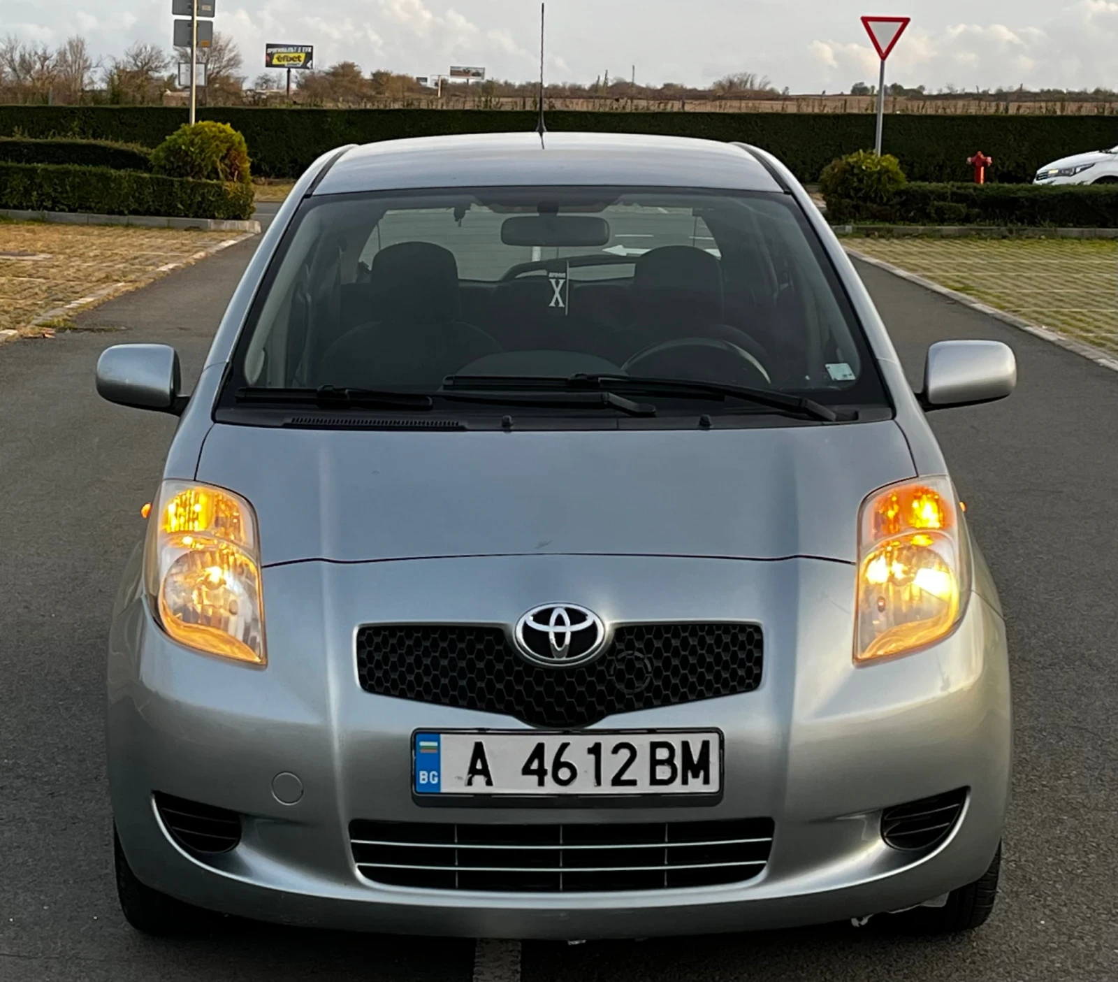 Toyota Yaris 1.3VVT-I/ГАЗ-БЕНЗИН - изображение 2