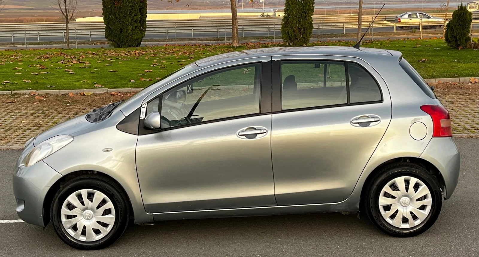 Toyota Yaris 1.3VVT-I/ГАЗ-БЕНЗИН - изображение 4