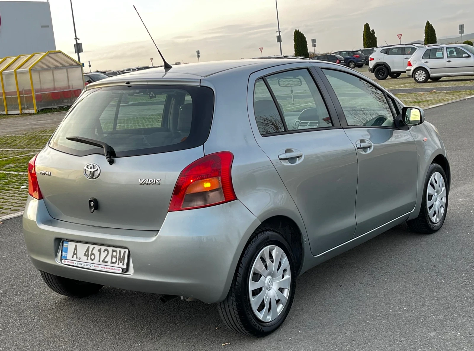 Toyota Yaris 1.3VVT-I/ГАЗ-БЕНЗИН - изображение 6