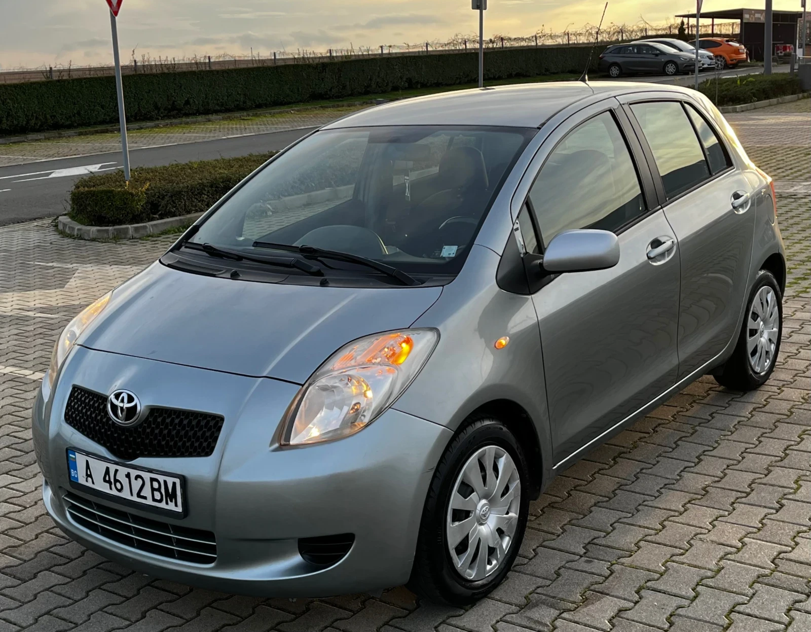 Toyota Yaris 1.3VVT-I/ГАЗ-БЕНЗИН - изображение 9