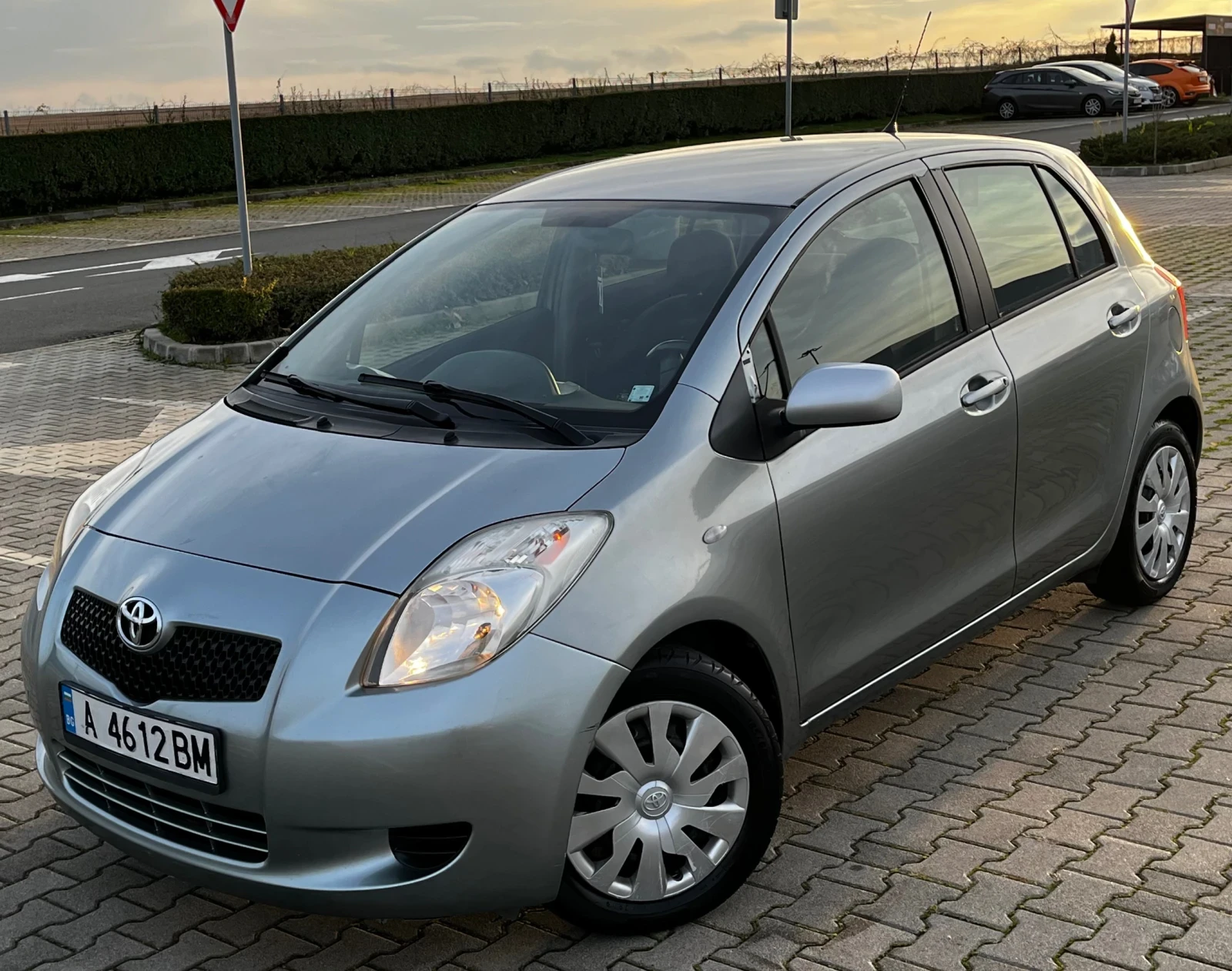 Toyota Yaris 1.3VVT-I/ГАЗ-БЕНЗИН - изображение 10