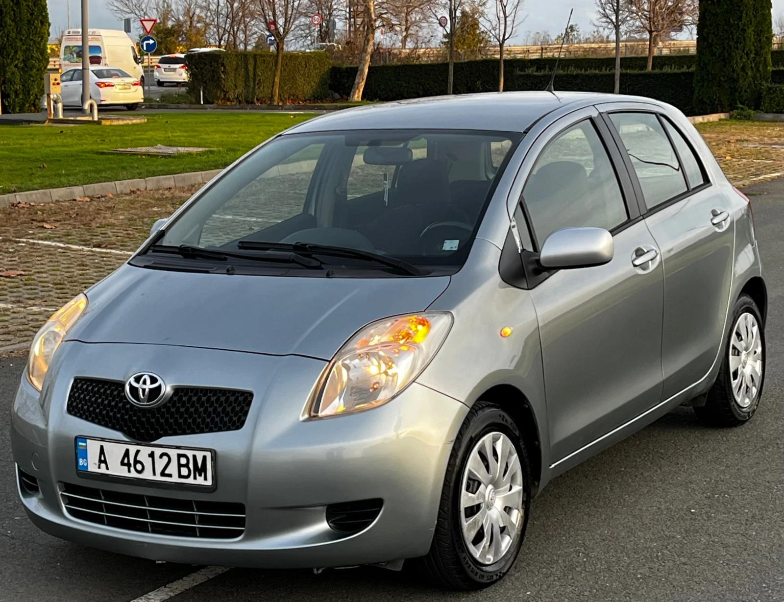 Toyota Yaris 1.3VVT-I/ГАЗ-БЕНЗИН - изображение 3