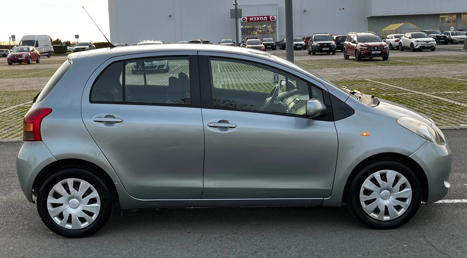 Toyota Yaris 1.3VVT-I/ГАЗ-БЕНЗИН - изображение 7