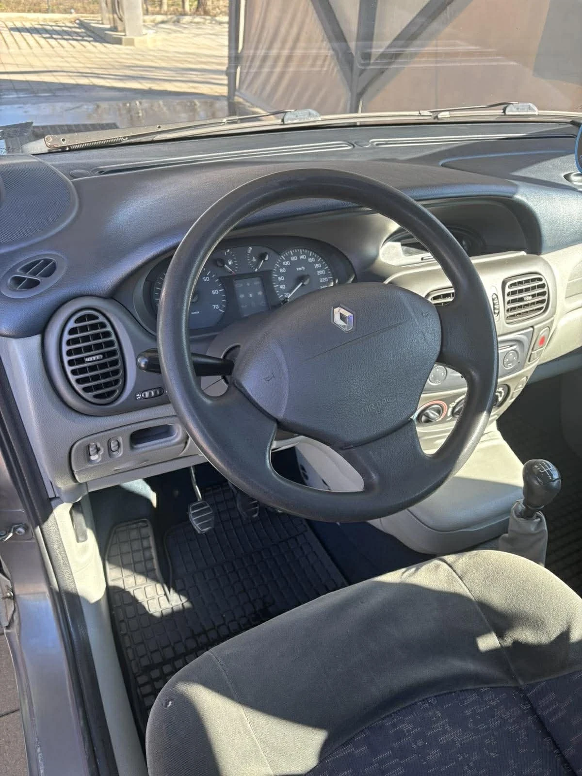 Renault Megane, снимка 7 - Автомобили и джипове - 53738766