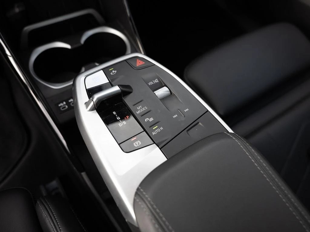 BMW iX2 xDrive30/M-SPORT/HEAD UP/PANO/360/H&K/, снимка 11 - Автомобили и джипове - 53797785