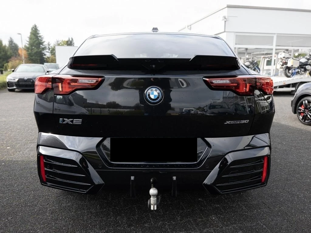BMW iX2 xDrive30/M-SPORT/HEAD UP/PANO/360/H&K/, снимка 4 - Автомобили и джипове - 53797785